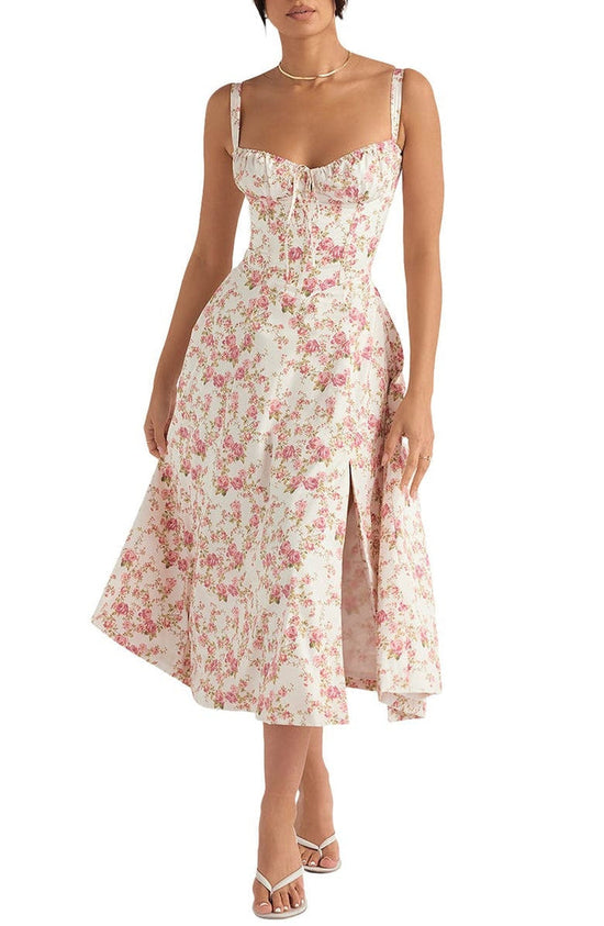 Robe florale avec galbe à la taille - Blommig