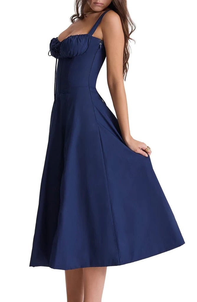 Robe florale avec galbe à la taille - Blommig