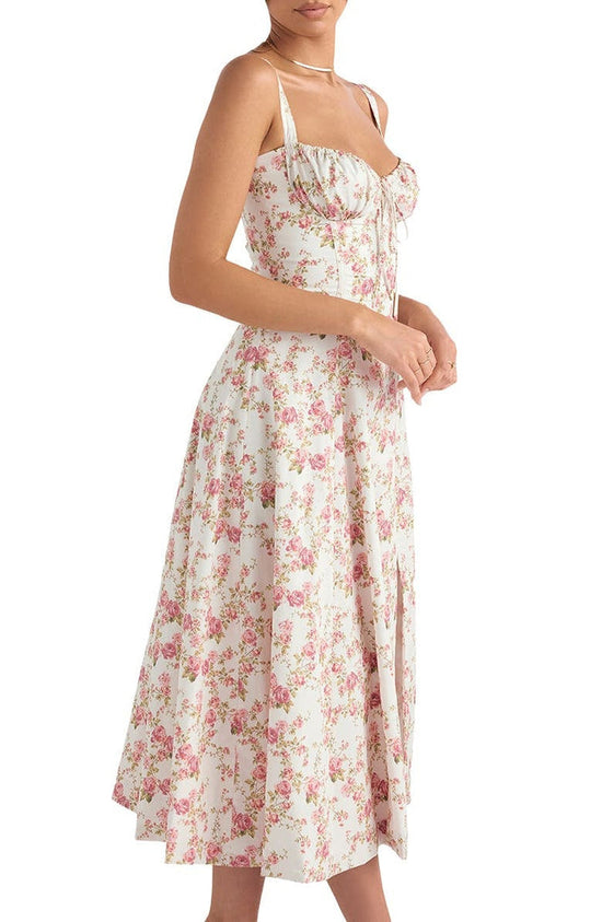 Robe florale avec galbe à la taille - Blommig