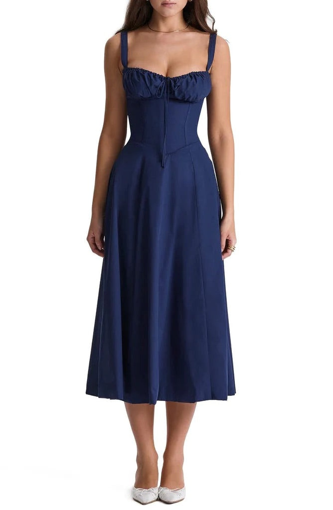 Robe florale avec galbe à la taille - Blommig